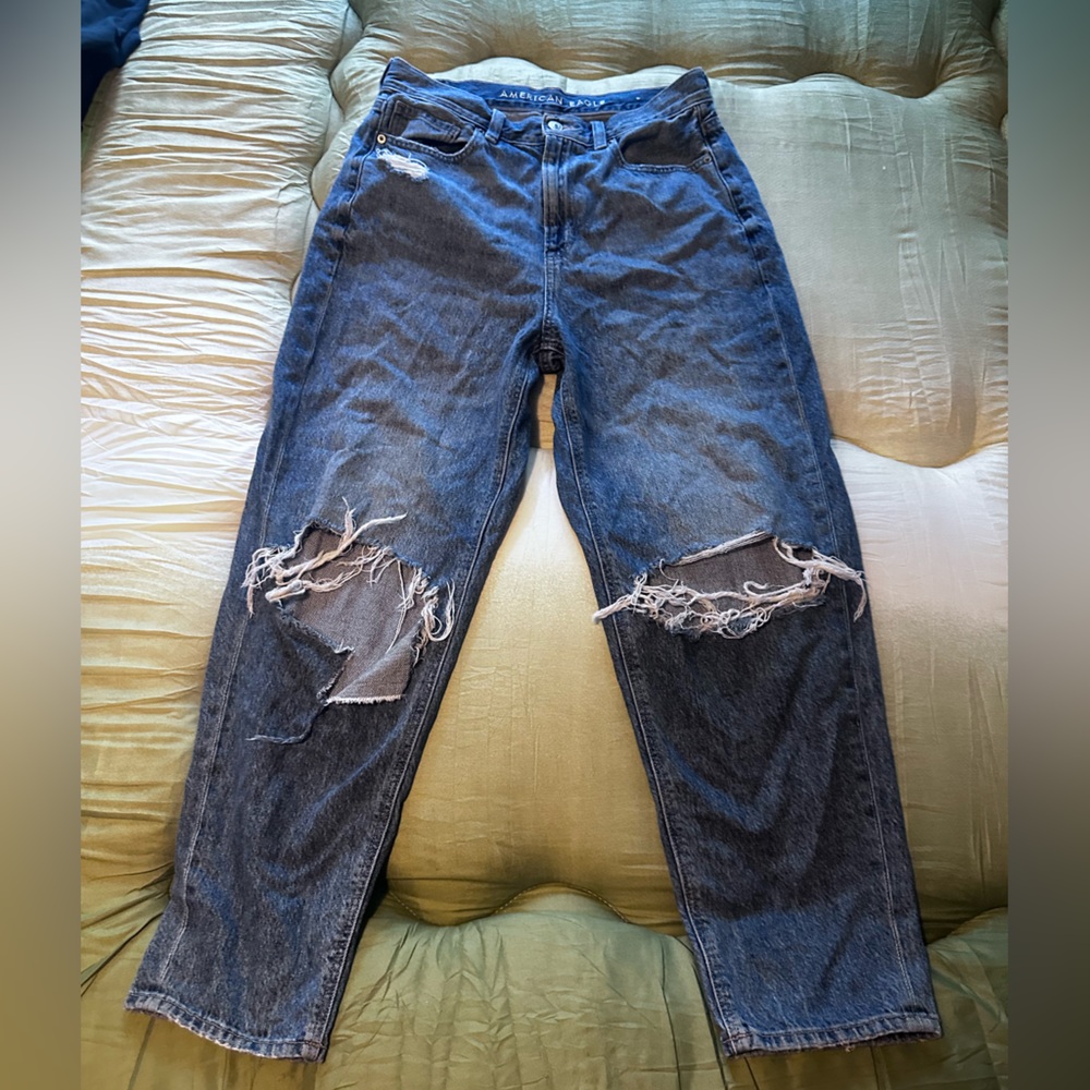 American Eagle Relaxed Mom Jean - size 8